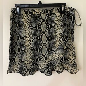 NWT size 8 NASTY GAL Snake Yourself At Home Wrap mini skirt